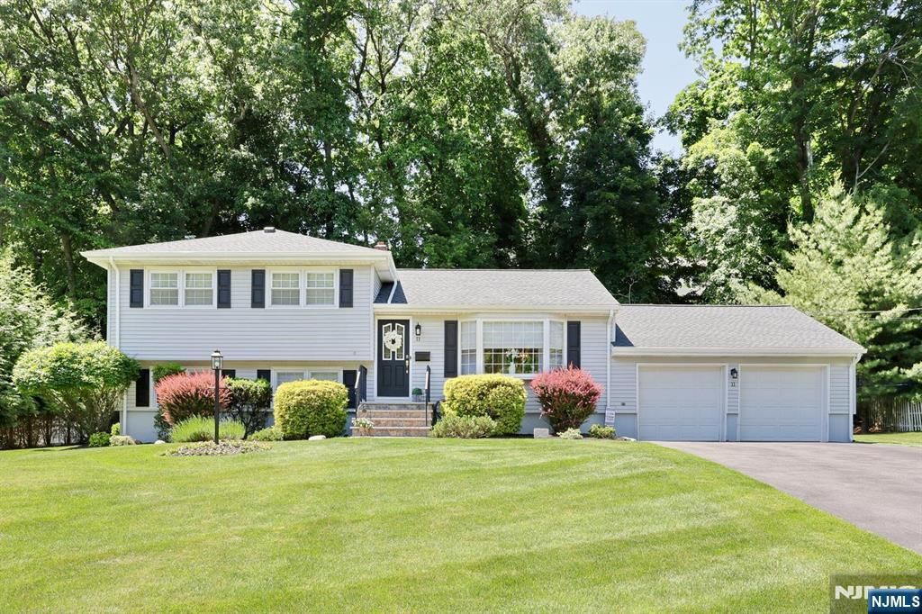 11 Henry Avenue, Park Ridge, NJ 07656