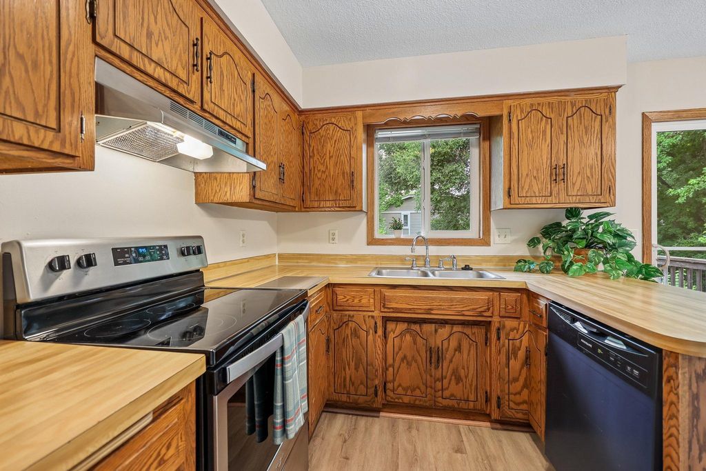 13008 Oliver Avenue S, Burnsville, MN 55337 — exterior