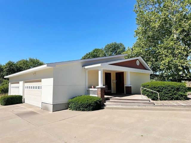 18133 S 1525 Road, Nevada, MO 64772