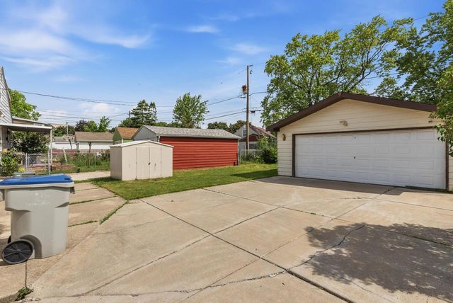 4710 W Sumac PLACE, Milwaukee, WI 53219