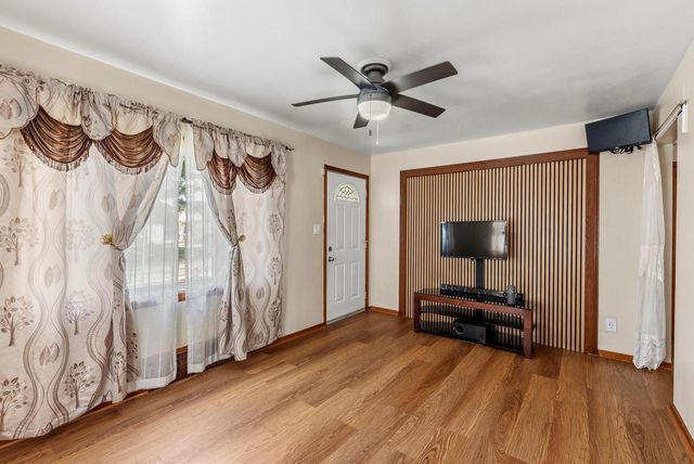 4710 W Sumac PLACE, Milwaukee, WI 53219