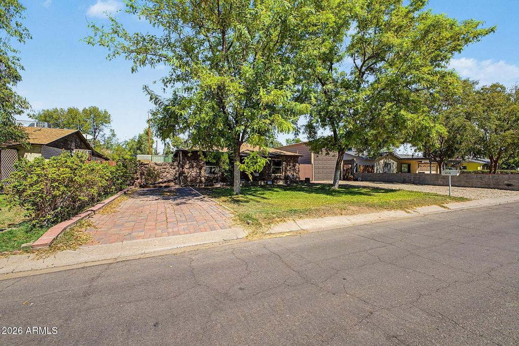 2216 W AUGUSTA Avenue, Phoenix, AZ 85021 — photo 3