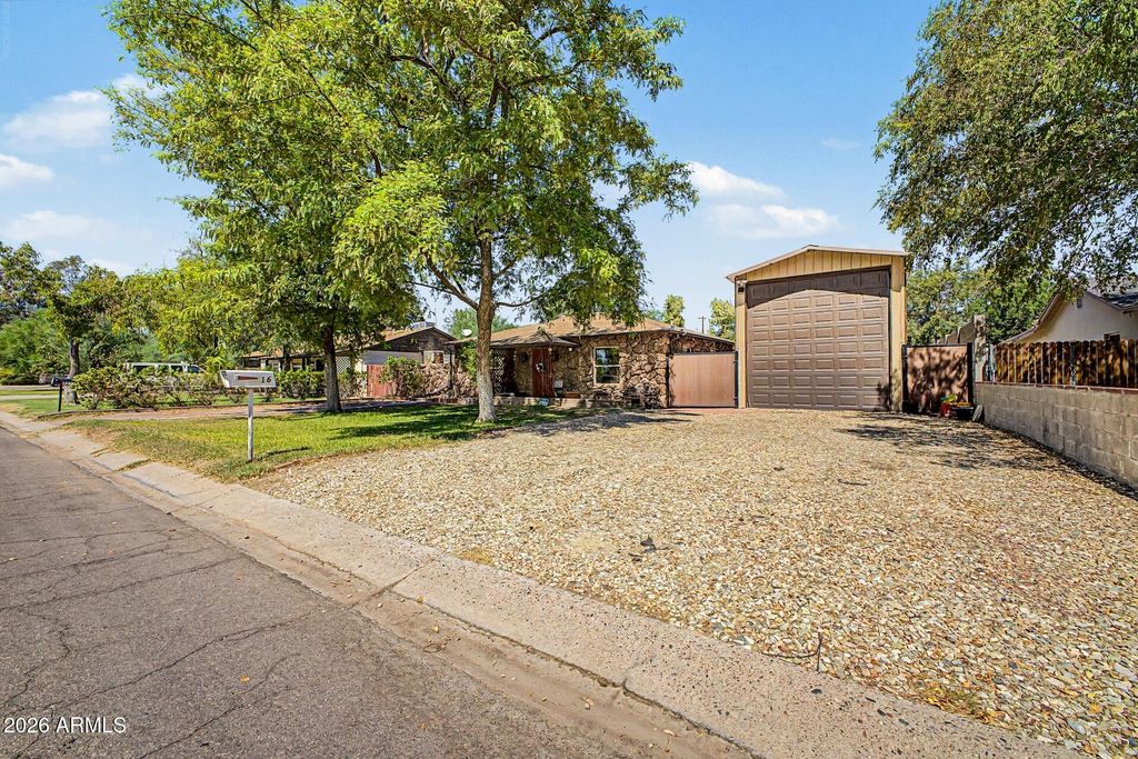2216 W AUGUSTA Avenue, Phoenix, AZ 85021 — photo 5