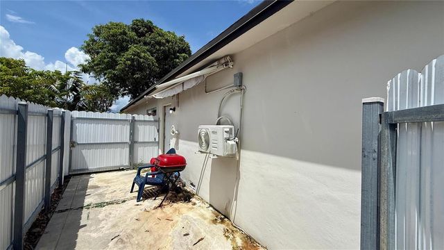 8231 SW 9th Street, North Lauderdale, FL 33068