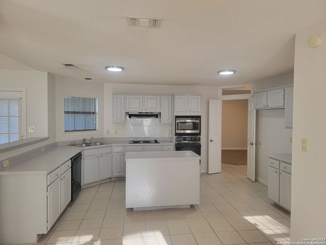 1406 LIGHTSTONE DR, San Antonio, TX 78258