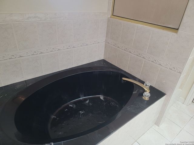 1406 LIGHTSTONE DR, San Antonio, TX 78258