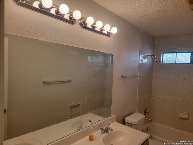 1406 LIGHTSTONE DR, San Antonio, TX 78258