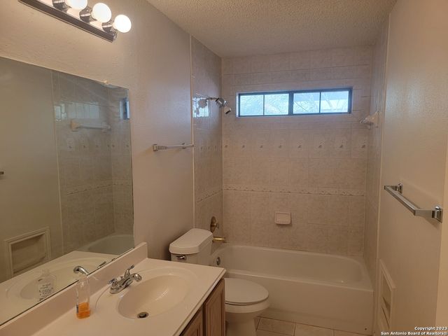 1406 LIGHTSTONE DR, San Antonio, TX 78258