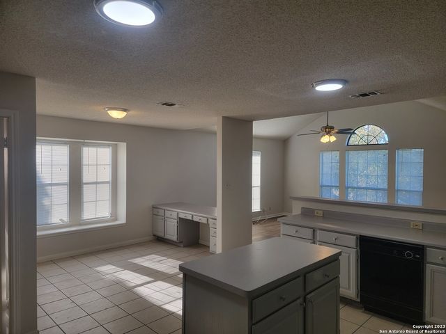 1406 LIGHTSTONE DR, San Antonio, TX 78258