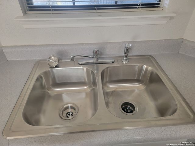 1406 LIGHTSTONE DR, San Antonio, TX 78258