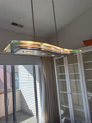 6689 Ridgefield Circle 201, West Bloomfield, MI 48322