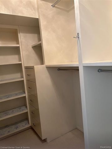 6689 Ridgefield Circle 201, West Bloomfield, MI 48322