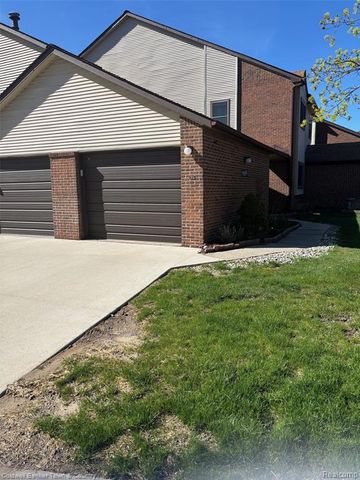 6689 Ridgefield Circle 201, West Bloomfield, MI 48322