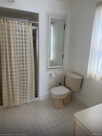 6689 Ridgefield Circle 201, West Bloomfield, MI 48322