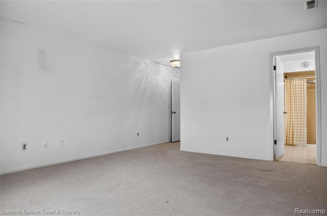 6689 Ridgefield Circle 201, West Bloomfield, MI 48322
