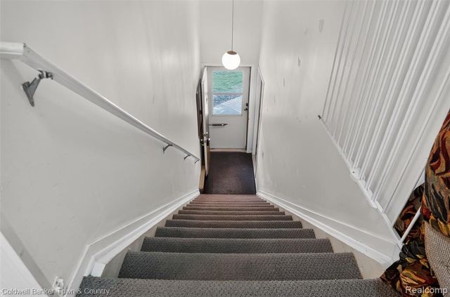 6689 Ridgefield Circle 201, West Bloomfield, MI 48322