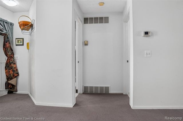 6689 Ridgefield Circle 201, West Bloomfield, MI 48322