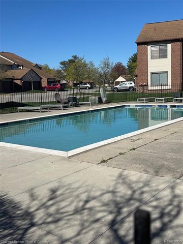 6689 Ridgefield Circle 201, West Bloomfield, MI 48322