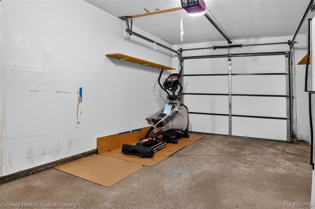 6689 Ridgefield Circle 201, West Bloomfield, MI 48322