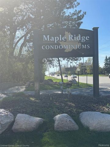 6689 Ridgefield Circle 201, West Bloomfield, MI 48322