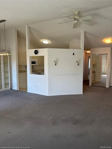 6689 Ridgefield Circle 201, West Bloomfield, MI 48322