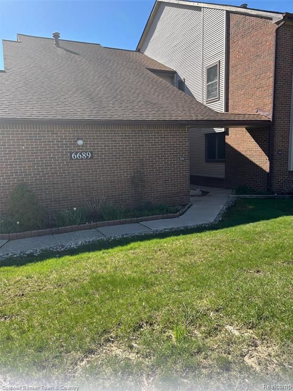6689 Ridgefield Circle 201, West Bloomfield, MI 48322