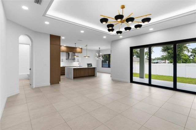 104 S MAKI ROAD, Plant City, FL 33563