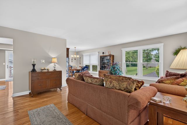 765 Freeman Court, Hoffman Estates, IL 60192