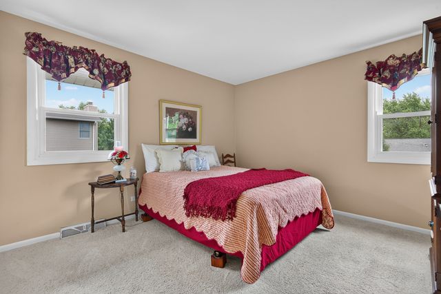 765 Freeman Court, Hoffman Estates, IL 60192