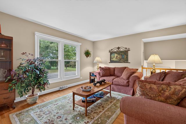 765 Freeman Court, Hoffman Estates, IL 60192