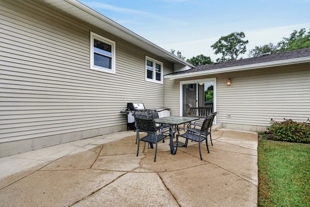 765 Freeman Court, Hoffman Estates, IL 60192