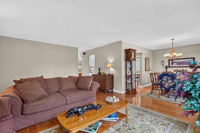 765 Freeman Court, Hoffman Estates, IL 60192