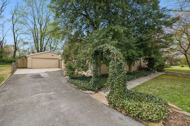 1003 Lawndale Dr, Murfreesboro, TN 37129