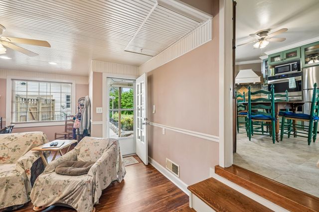 1003 Lawndale Dr, Murfreesboro, TN 37129