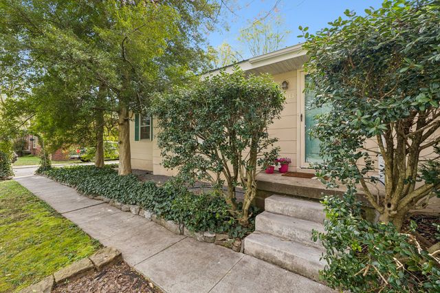 1003 Lawndale Dr, Murfreesboro, TN 37129