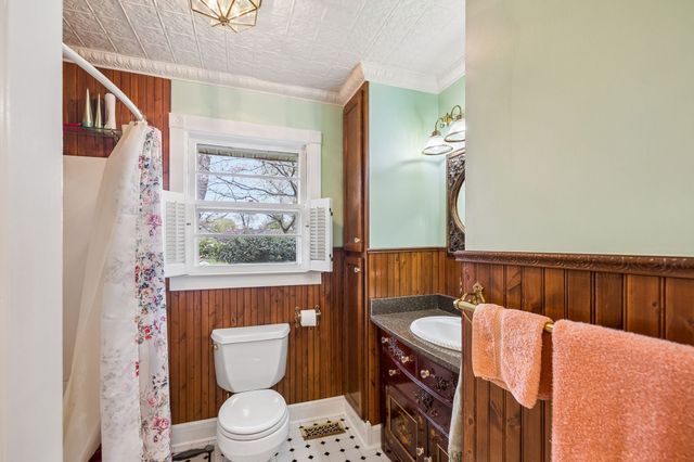 1003 Lawndale Dr, Murfreesboro, TN 37129