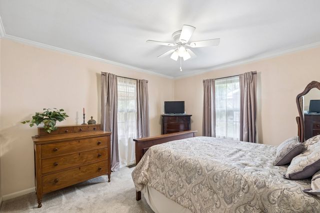 1003 Lawndale Dr, Murfreesboro, TN 37129