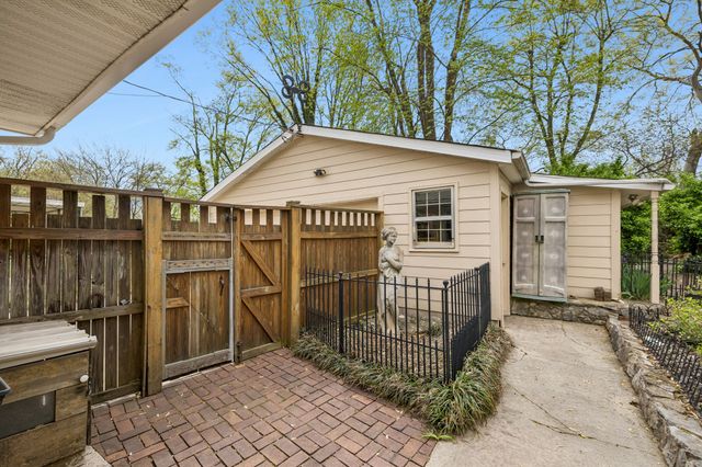 1003 Lawndale Dr, Murfreesboro, TN 37129