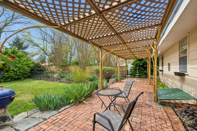 1003 Lawndale Dr, Murfreesboro, TN 37129