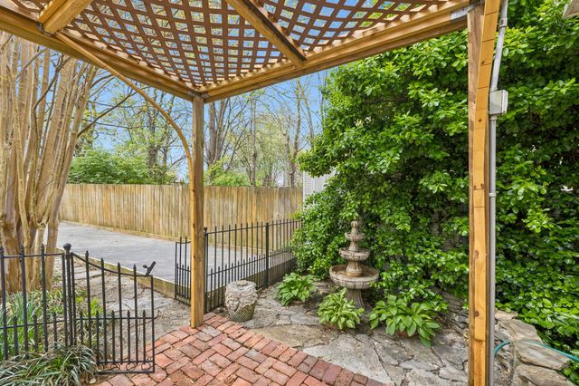 1003 Lawndale Dr, Murfreesboro, TN 37129