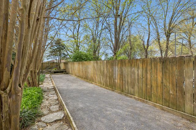 1003 Lawndale Dr, Murfreesboro, TN 37129