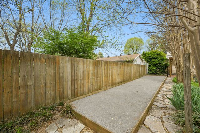 1003 Lawndale Dr, Murfreesboro, TN 37129