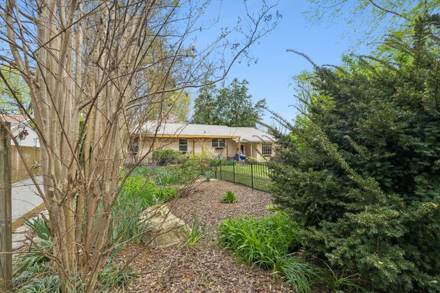 1003 Lawndale Dr, Murfreesboro, TN 37129