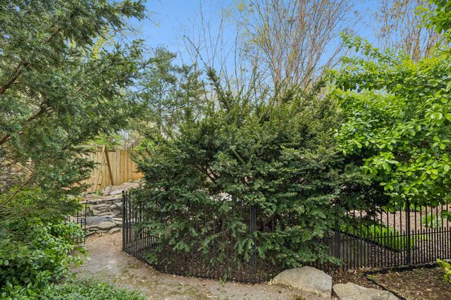 1003 Lawndale Dr, Murfreesboro, TN 37129