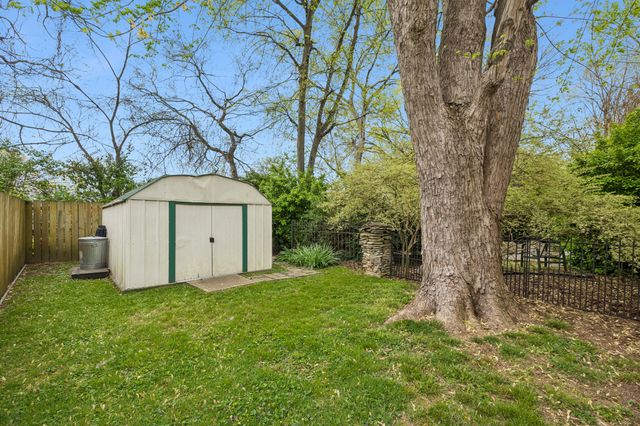 1003 Lawndale Dr, Murfreesboro, TN 37129