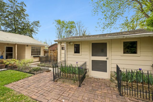 1003 Lawndale Dr, Murfreesboro, TN 37129