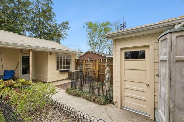 1003 Lawndale Dr, Murfreesboro, TN 37129