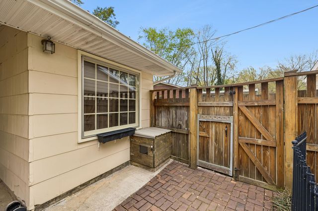 1003 Lawndale Dr, Murfreesboro, TN 37129