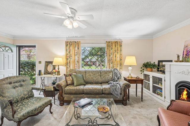 1003 Lawndale Dr, Murfreesboro, TN 37129