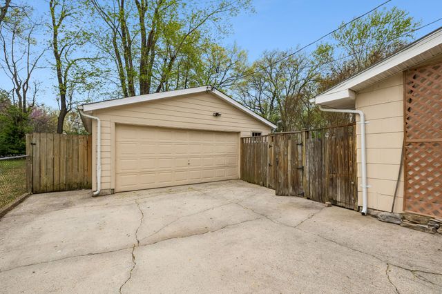 1003 Lawndale Dr, Murfreesboro, TN 37129